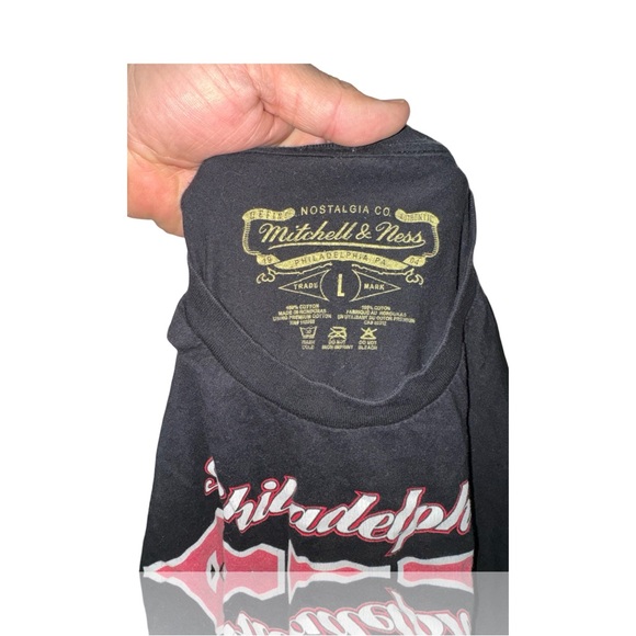 Mitchell & Ness: Allen Iverson x Philadelphia 76’ers Throwback T-Shirt: Large - Picture 3 of 4